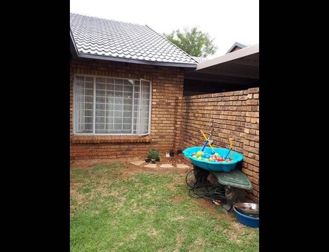 2 BEDROOM TOWNHOUSE FOR SALE IN AMBERFIELD